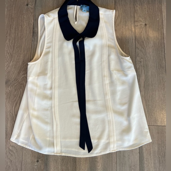 CC Boutique Tops - Very cute cream color with navy tie accent sleeveless blouse